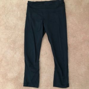 Black Lululemon Speed Crop